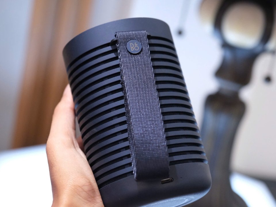 Loa B&O Beosound Explore (Navy) - Đánh giá chi tiết tại Piano House